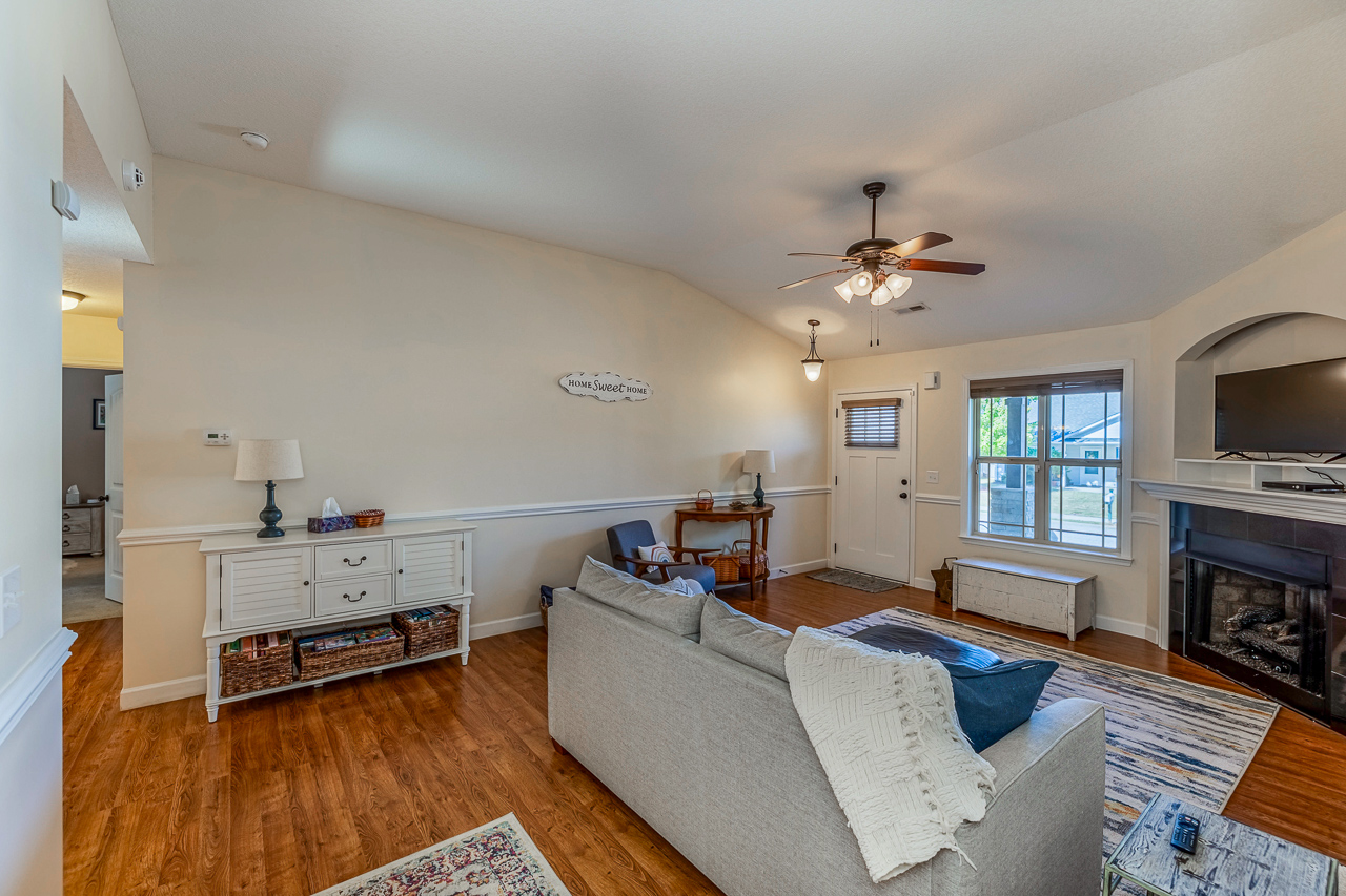 562 Chastine drive, Spartanburg, South Carolina 29301, 3 Bedrooms Bedrooms, ,2 BathroomsBathrooms,Single Family,For Sale,Chastine,1,1104
