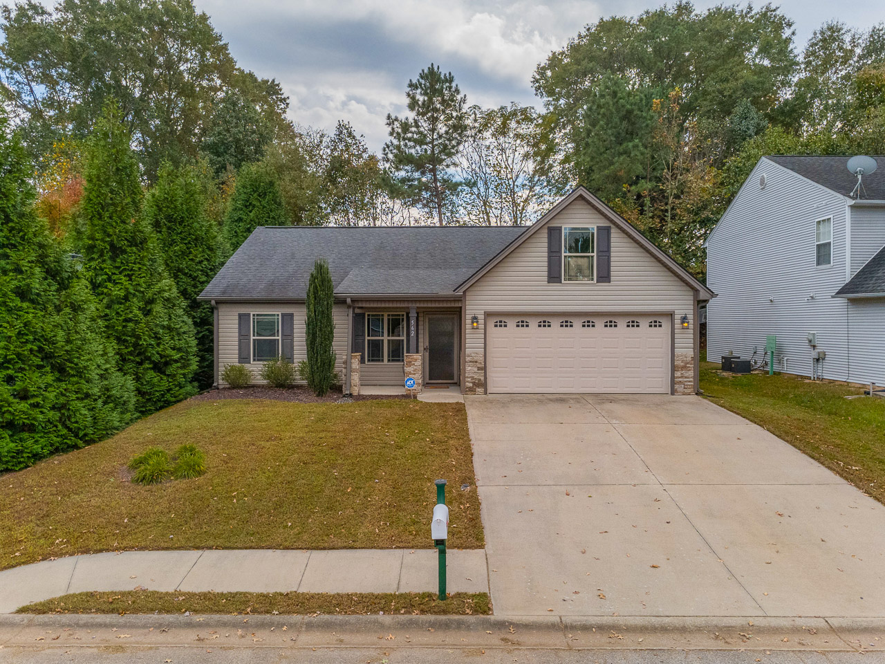 562 Chastine drive, Spartanburg, South Carolina 29301, 3 Bedrooms Bedrooms, ,2 BathroomsBathrooms,Single Family,For Sale,Chastine,1,1104